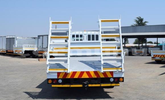 Buy Used Mercedes‒Benz Truck White Truck in Import - Dubai in Region of Bouenza Buy Used Mercedes‒Benz Truck White Truck in Import - Dubai in Region of Bouenza