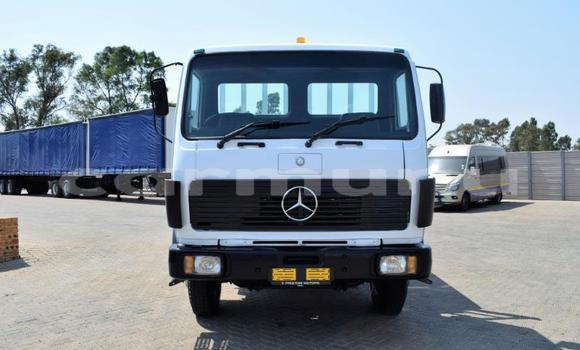 Buy Used Mercedes‒Benz Truck White Truck in Import - Dubai in Region of Bouenza Buy Used Mercedes‒Benz Truck White Truck in Import - Dubai in Region of Bouenza