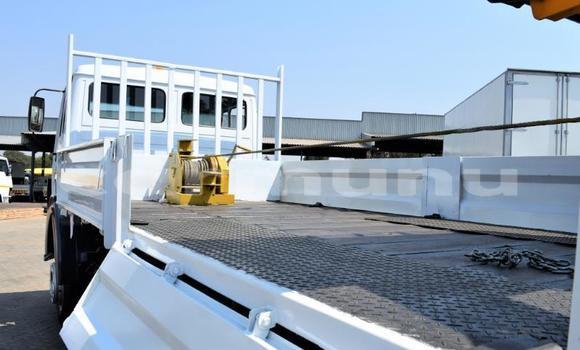 Buy Used Mercedes‒Benz Truck White Truck in Import - Dubai in Region of Bouenza Buy Used Mercedes‒Benz Truck White Truck in Import - Dubai in Region of Bouenza