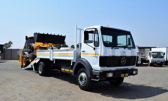 Buy Used Mercedes‒Benz Truck White Truck in Import - Dubai in Region of Bouenza Buy Used Mercedes‒Benz Truck White Truck in Import - Dubai in Region of Bouenza