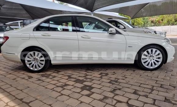 Acheter Occasion Voiture Mercedes-Benz C–Class Blanc à Import - Dubai, Région de la Bouenza Acheter Occasion Voiture Mercedes-Benz C–Class Blanc à Import - Dubai, Région de la Bouenza
