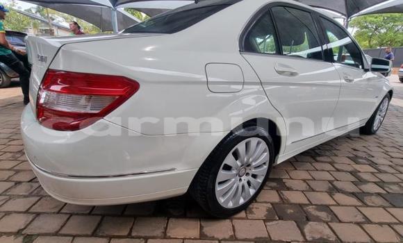 Acheter Occasion Voiture Mercedes-Benz C–Class Blanc à Import - Dubai, Région de la Bouenza Acheter Occasion Voiture Mercedes-Benz C–Class Blanc à Import - Dubai, Région de la Bouenza