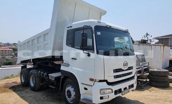 Acheter Occasion Utilitaire Nissan UD Blanc à Import - Dubai, Région de la Bouenza Acheter Occasion Utilitaire Nissan UD Blanc à Import - Dubai, Région de la Bouenza