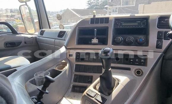 Acheter Occasion Utilitaire Nissan UD Blanc à Import - Dubai, Région de la Bouenza Acheter Occasion Utilitaire Nissan UD Blanc à Import - Dubai, Région de la Bouenza