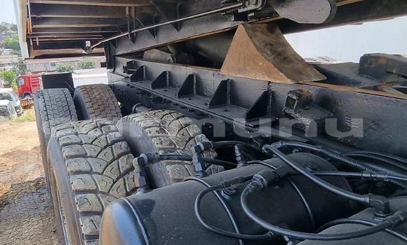 Acheter Occasion Utilitaire Nissan UD Blanc à Import - Dubai, Région de la Bouenza Acheter Occasion Utilitaire Nissan UD Blanc à Import - Dubai, Région de la Bouenza