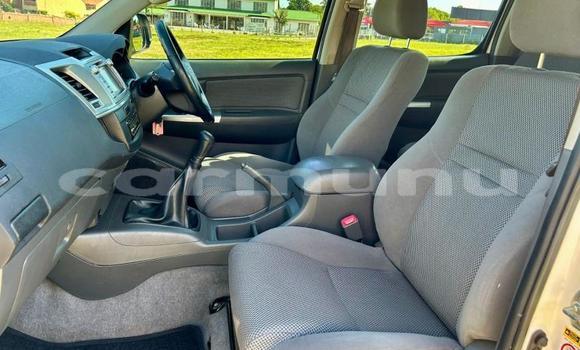 Acheter Occasion Voiture Toyota Hilux Blanc à Import - Dubai, Région de la Bouenza Acheter Occasion Voiture Toyota Hilux Blanc à Import - Dubai, Région de la Bouenza