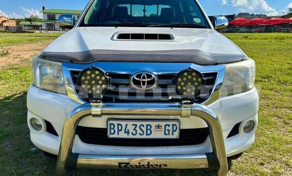 Acheter Occasion Voiture Toyota Hilux Blanc à Import - Dubai, Région de la Bouenza Acheter Occasion Voiture Toyota Hilux Blanc à Import - Dubai, Région de la Bouenza