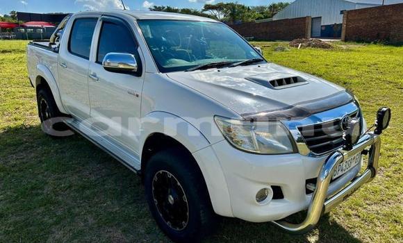 Acheter Occasion Voiture Toyota Hilux Blanc à Import - Dubai, Région de la Bouenza Acheter Occasion Voiture Toyota Hilux Blanc à Import - Dubai, Région de la Bouenza