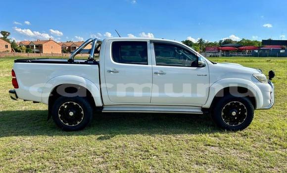 Acheter Occasion Voiture Toyota Hilux Blanc à Import - Dubai, Région de la Bouenza Acheter Occasion Voiture Toyota Hilux Blanc à Import - Dubai, Région de la Bouenza