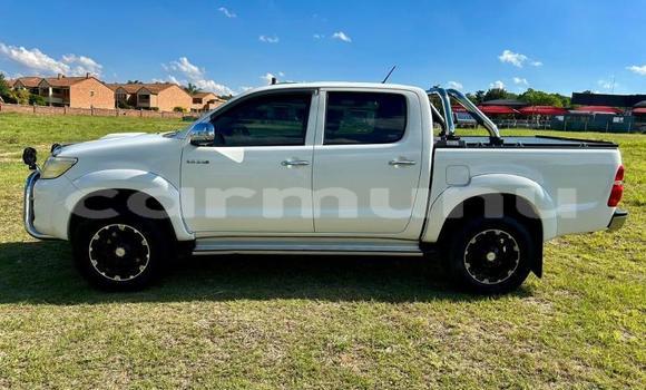 Acheter Occasion Voiture Toyota Hilux Blanc à Import - Dubai, Région de la Bouenza Acheter Occasion Voiture Toyota Hilux Blanc à Import - Dubai, Région de la Bouenza