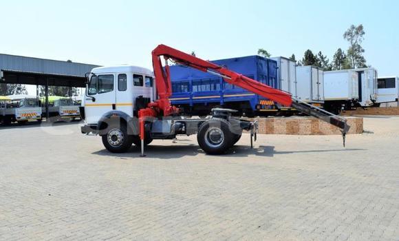 Buy Used Mercedes‒Benz Truck White Truck in Import - Dubai in Region of Bouenza Buy Used Mercedes‒Benz Truck White Truck in Import - Dubai in Region of Bouenza