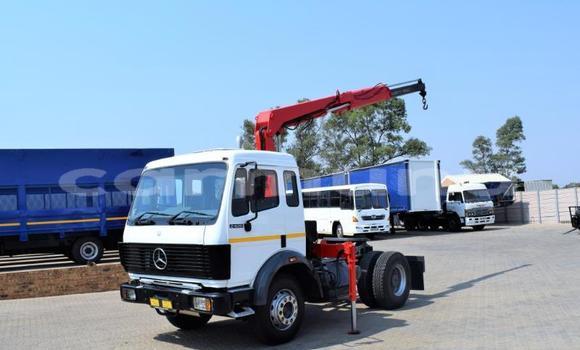 Buy Used Mercedes‒Benz Truck White Truck in Import - Dubai in Region of Bouenza Buy Used Mercedes‒Benz Truck White Truck in Import - Dubai in Region of Bouenza