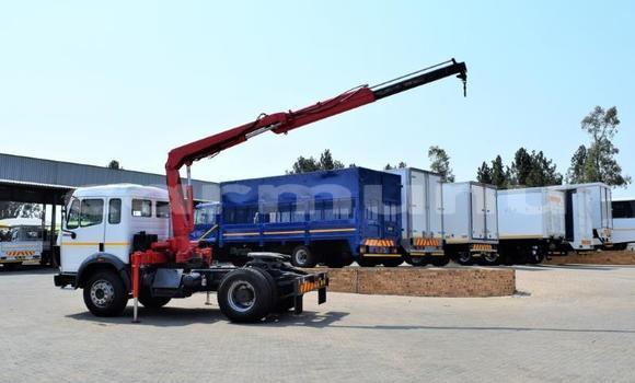 Buy Used Mercedes‒Benz Truck White Truck in Import - Dubai in Region of Bouenza Buy Used Mercedes‒Benz Truck White Truck in Import - Dubai in Region of Bouenza