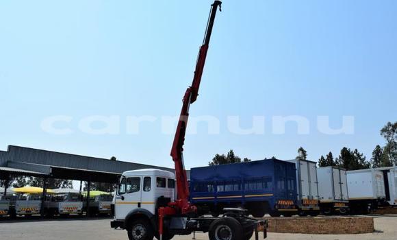 Buy Used Mercedes‒Benz Truck White Truck in Import - Dubai in Region of Bouenza Buy Used Mercedes‒Benz Truck White Truck in Import - Dubai in Region of Bouenza