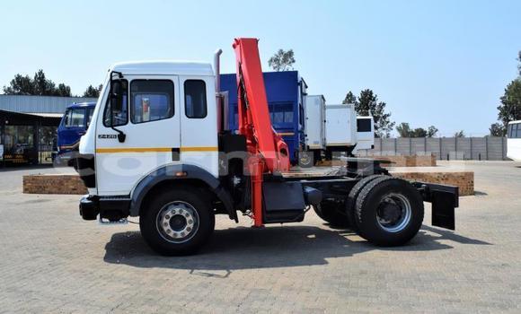 Buy Used Mercedes‒Benz Truck White Truck in Import - Dubai in Region of Bouenza Buy Used Mercedes‒Benz Truck White Truck in Import - Dubai in Region of Bouenza