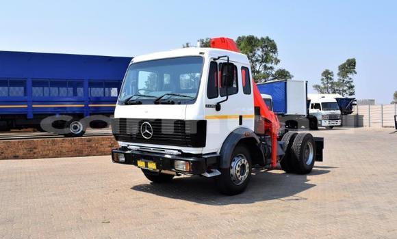 Buy Used Mercedes‒Benz Truck White Truck in Import - Dubai in Region of Bouenza Buy Used Mercedes‒Benz Truck White Truck in Import - Dubai in Region of Bouenza