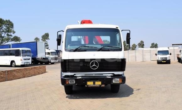 Buy Used Mercedes‒Benz Truck White Truck in Import - Dubai in Region of Bouenza Buy Used Mercedes‒Benz Truck White Truck in Import - Dubai in Region of Bouenza