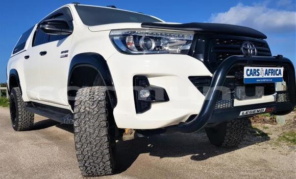 Acheter Occasion Voiture Toyota Hilux Blanc à Import - Dubai, Région de la Bouenza Acheter Occasion Voiture Toyota Hilux Blanc à Import - Dubai, Région de la Bouenza