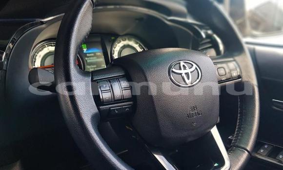 Acheter Occasion Voiture Toyota Hilux Blanc à Import - Dubai, Région de la Bouenza Acheter Occasion Voiture Toyota Hilux Blanc à Import - Dubai, Région de la Bouenza