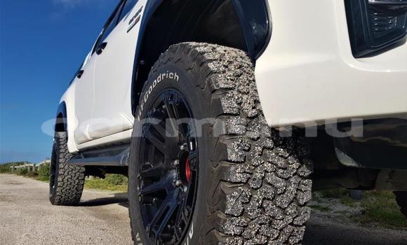 Acheter Occasion Voiture Toyota Hilux Blanc à Import - Dubai, Région de la Bouenza Acheter Occasion Voiture Toyota Hilux Blanc à Import - Dubai, Région de la Bouenza