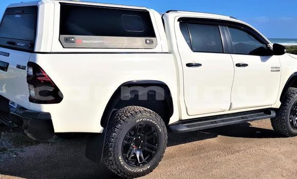 Acheter Occasion Voiture Toyota Hilux Blanc à Import - Dubai, Région de la Bouenza Acheter Occasion Voiture Toyota Hilux Blanc à Import - Dubai, Région de la Bouenza
