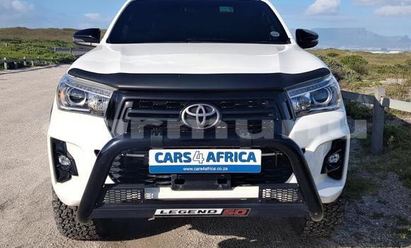 Acheter Occasion Voiture Toyota Hilux Blanc à Import - Dubai, Région de la Bouenza Acheter Occasion Voiture Toyota Hilux Blanc à Import - Dubai, Région de la Bouenza