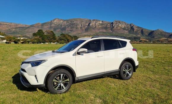 Acheter Occasion Voiture Toyota RAV4 Blanc à Import - Dubai, Région de la Bouenza Acheter Occasion Voiture Toyota RAV4 Blanc à Import - Dubai, Région de la Bouenza