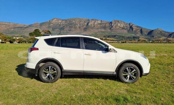 Acheter Occasion Voiture Toyota RAV4 Blanc à Import - Dubai, Région de la Bouenza Acheter Occasion Voiture Toyota RAV4 Blanc à Import - Dubai, Région de la Bouenza