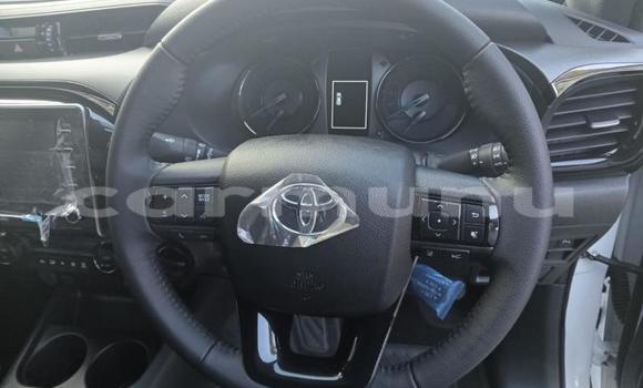 Acheter Occasion Voiture Toyota Hilux Blanc à Import - Dubai, Région de la Bouenza Acheter Occasion Voiture Toyota Hilux Blanc à Import - Dubai, Région de la Bouenza