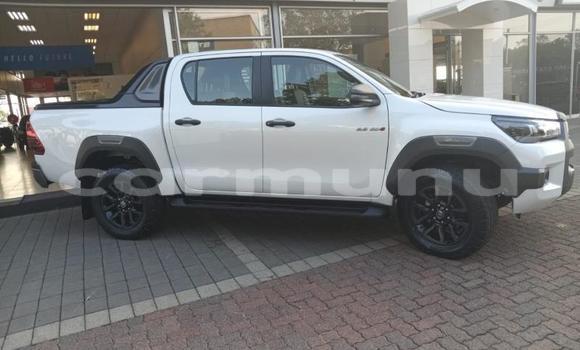 Acheter Occasion Voiture Toyota Hilux Blanc à Import - Dubai, Région de la Bouenza Acheter Occasion Voiture Toyota Hilux Blanc à Import - Dubai, Région de la Bouenza