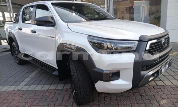 Acheter Occasion Voiture Toyota Hilux Blanc à Import - Dubai, Région de la Bouenza Acheter Occasion Voiture Toyota Hilux Blanc à Import - Dubai, Région de la Bouenza