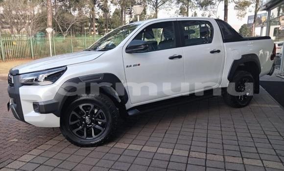 Acheter Occasion Voiture Toyota Hilux Blanc à Import - Dubai, Région de la Bouenza Acheter Occasion Voiture Toyota Hilux Blanc à Import - Dubai, Région de la Bouenza