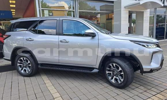 Acheter Occasion Voiture Toyota Fortuner Gris à Import - Dubai, Région de la Bouenza Acheter Occasion Voiture Toyota Fortuner Gris à Import - Dubai, Région de la Bouenza