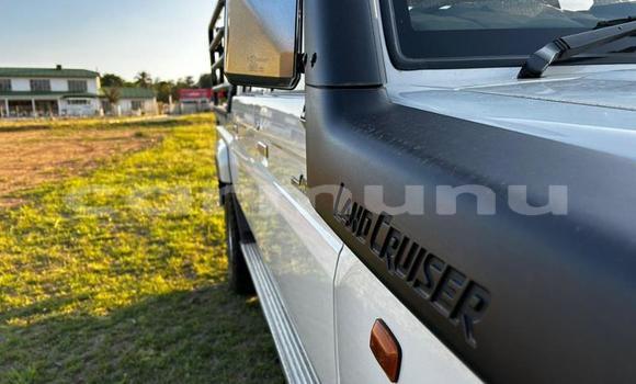 Acheter Occasion Voiture Toyota Land Cruiser Blanc à Import - Dubai, Région de la Bouenza Acheter Occasion Voiture Toyota Land Cruiser Blanc à Import - Dubai, Région de la Bouenza