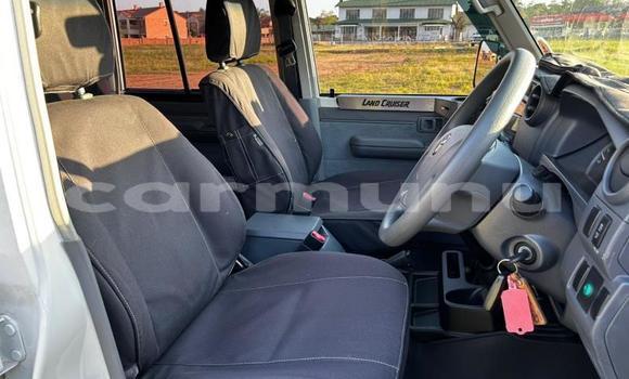 Acheter Occasion Voiture Toyota Land Cruiser Blanc à Import - Dubai, Région de la Bouenza Acheter Occasion Voiture Toyota Land Cruiser Blanc à Import - Dubai, Région de la Bouenza