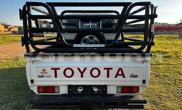 Acheter Occasion Voiture Toyota Land Cruiser Blanc à Import - Dubai, Région de la Bouenza Acheter Occasion Voiture Toyota Land Cruiser Blanc à Import - Dubai, Région de la Bouenza