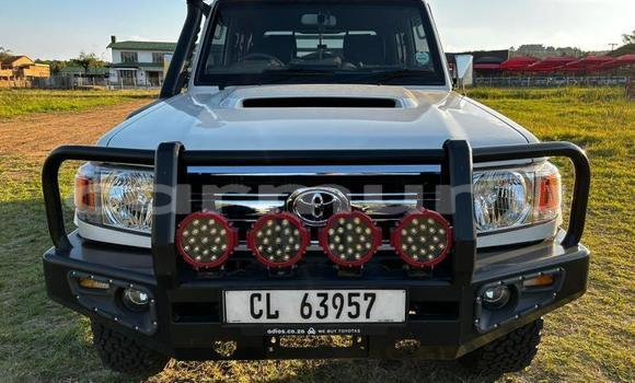 Acheter Occasion Voiture Toyota Land Cruiser Blanc à Import - Dubai, Région de la Bouenza Acheter Occasion Voiture Toyota Land Cruiser Blanc à Import - Dubai, Région de la Bouenza