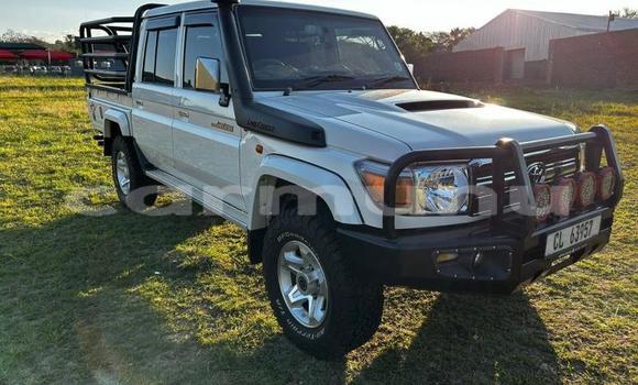 Acheter Occasion Voiture Toyota Land Cruiser Blanc à Import - Dubai, Région de la Bouenza Acheter Occasion Voiture Toyota Land Cruiser Blanc à Import - Dubai, Région de la Bouenza