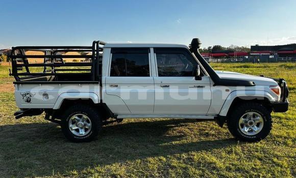 Acheter Occasion Voiture Toyota Land Cruiser Blanc à Import - Dubai, Région de la Bouenza Acheter Occasion Voiture Toyota Land Cruiser Blanc à Import - Dubai, Région de la Bouenza