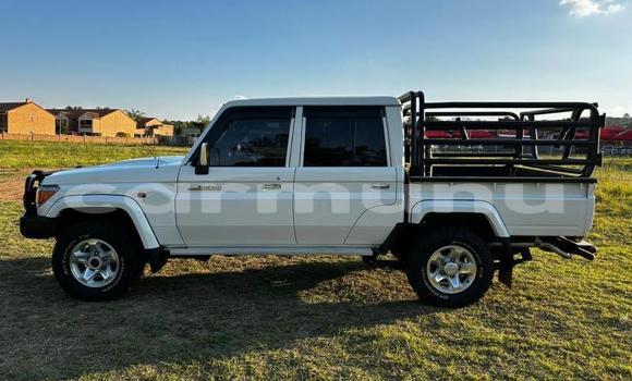 Acheter Occasion Voiture Toyota Land Cruiser Blanc à Import - Dubai, Région de la Bouenza Acheter Occasion Voiture Toyota Land Cruiser Blanc à Import - Dubai, Région de la Bouenza