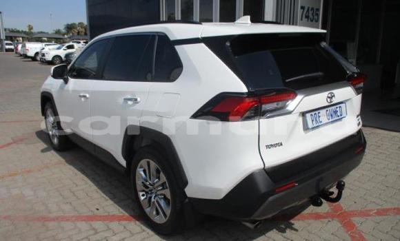 Acheter Occasion Voiture Toyota RAV4 Blanc à Import - Dubai, Région de la Bouenza Acheter Occasion Voiture Toyota RAV4 Blanc à Import - Dubai, Région de la Bouenza