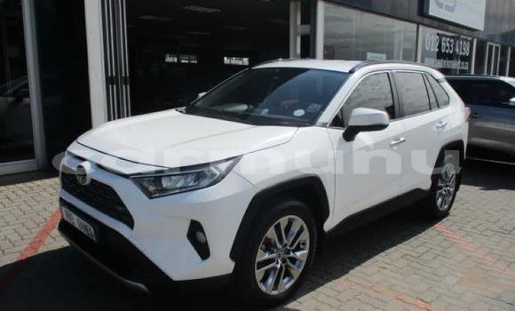 Acheter Occasion Voiture Toyota RAV4 Blanc à Import - Dubai, Région de la Bouenza Acheter Occasion Voiture Toyota RAV4 Blanc à Import - Dubai, Région de la Bouenza
