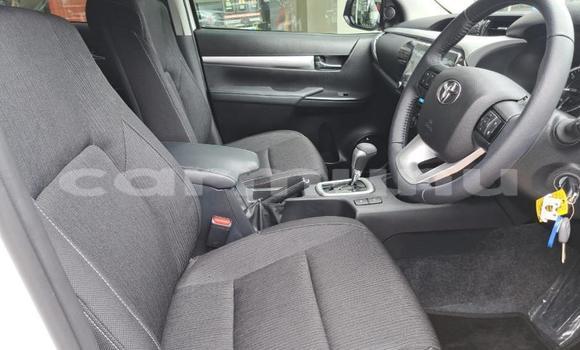 Acheter Occasion Voiture Toyota Hilux Blanc à Import - Dubai, Région de la Bouenza Acheter Occasion Voiture Toyota Hilux Blanc à Import - Dubai, Région de la Bouenza