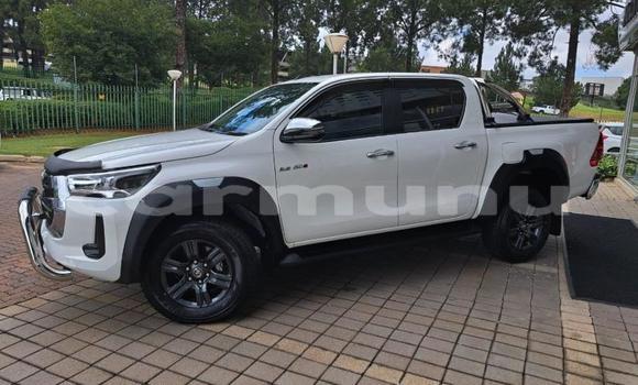 Acheter Occasion Voiture Toyota Hilux Blanc à Import - Dubai, Région de la Bouenza Acheter Occasion Voiture Toyota Hilux Blanc à Import - Dubai, Région de la Bouenza