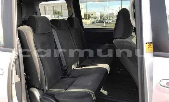 Acheter Occasion Voiture Toyota Noah Gris à Import - Dubai, Région de la Bouenza Acheter Occasion Voiture Toyota Noah Gris à Import - Dubai, Région de la Bouenza