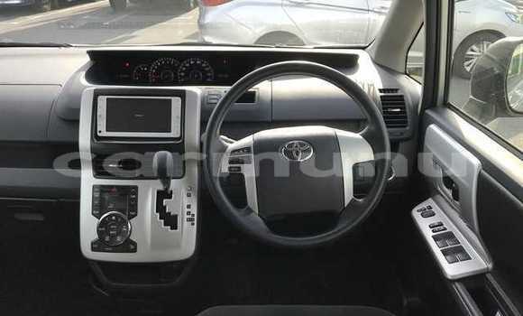 Acheter Occasion Voiture Toyota Noah Gris à Import - Dubai, Région de la Bouenza Acheter Occasion Voiture Toyota Noah Gris à Import - Dubai, Région de la Bouenza
