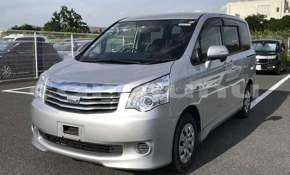 Acheter Occasion Voiture Toyota Noah Gris à Import - Dubai, Région de la Bouenza Acheter Occasion Voiture Toyota Noah Gris à Import - Dubai, Région de la Bouenza