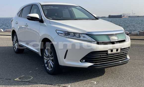 Buy Used Toyota Harrier White Car in Import - Dubai in Region of Bouenza Buy Used Toyota Harrier White Car in Import - Dubai in Region of Bouenza