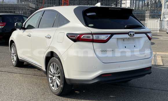 Buy Used Toyota Harrier White Car in Import - Dubai in Region of Bouenza Buy Used Toyota Harrier White Car in Import - Dubai in Region of Bouenza
