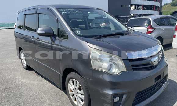 Acheter Occasion Voiture Toyota Noah Gris à Import - Dubai, Région de la Bouenza